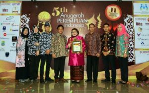 Wabup Batanghari Terima API 2017 Kategori Pemerintah Kabupaten