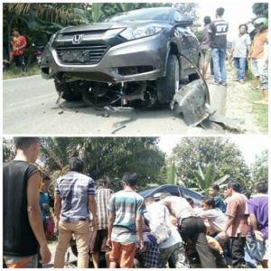 Hancur, Revo Terperosok ke Bawah Mobil CRV