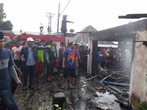 Kebakaran di Kersik Tuo, Zainal-Arsal Langsung Turun ke Lokasi