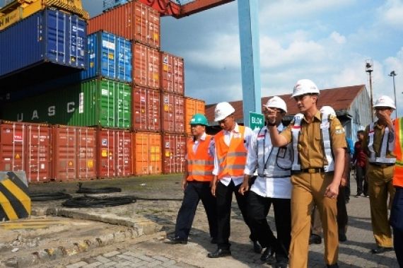 Zola saat meninjau Pelabuhan Talang Duku
