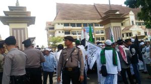 FOTO:  Protes Sukmawati Soekarno Putri di Jambi, Massa Desak Diproses Secara Hukum