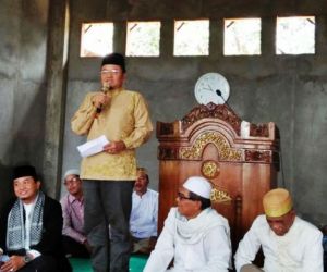 Peringati Isra Mikraj Bersama Warga, Dr Maulana: Jangan Tinggalkan Sholat!