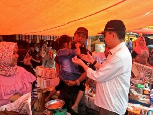 Adirozal Blusukan ke Pasar Bedeng Delapan, Warga Sampaikan Terima kasih.