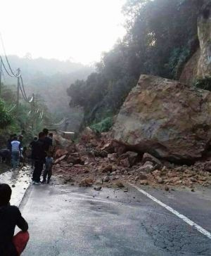 Setelah Banjir, Kini Ada Longsor Di Jalan Bangko-Kerinci