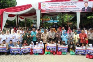 Masyarakat Terbantu Atas Kucuran Beasiswa yang SAH Perjuangkan
