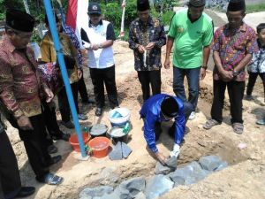 Letakkan Batu Pertama Pembangunan Masjid An Nur, Maulana Ajak Masyarakat Maksimalkan Fungsi Masjid