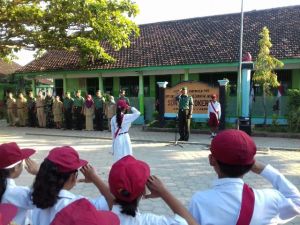 Tanamkan Disiplin Sejak Dini Melalui Upacara Bendera