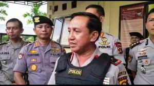 Pelaku Mendadak Bawa Parang dan Serang Dua Petugas Polisi di Polsek Muaro Sebo