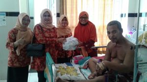 DWP RSUD Raden Mattaher Bagikan Ratusan Paket Sembako ke Pasien