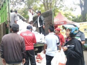 Bazar Murah Polda Jambi Dikerubuni Massa, Ini Harapan Warga Jambi