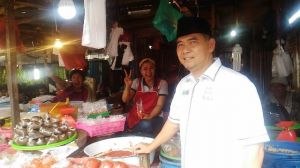 Sapa Pedagang dan Warga di Pasar Angso Duo, Fasha Juga Cek Harga Sembako