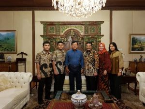 Bersama Keluarga, SAH Silaturahmi Lebaran ke Rumah Prabowo Subianto di Hambalang