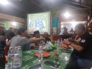 Fasha-Maulana Nobar Piala Dunia Bersama Warga di Mie Aceh Kebun Handil