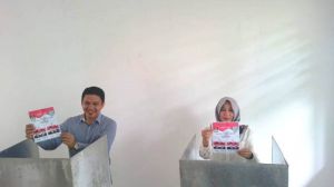 Nyoblos Bersama Istri di TPS 11 Kenali Asam, Izi: Petugasnya Ramah