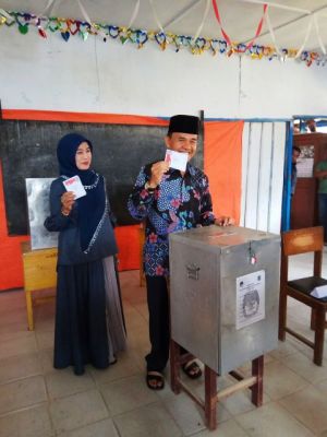 Gunakan Hak Suara di Koto Beringin, Adirozal: Kita Buktikan Bahwa Orang Kerinci Tak Suka Ribut 
