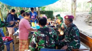 Warung Kopi Bu Siska Diserbu Marinir