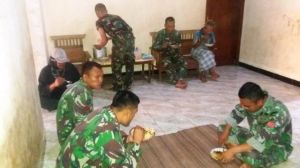 Sarapan Pagi Bersama Satgas TMMD Dengan Warga      