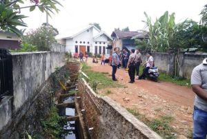 Warga Sungai  Pinang Temukan Mayat Lansia di Dalam Parit   