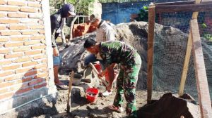 TNI Dan Warga Desa Bonomerto Membangun