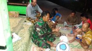 Mengisi Waktu Malam Ngobrol Bersama Warga Di Pos Ronda      