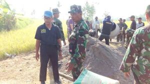 Membuka Jalan Untuk 2 Dusun Di Desa Bonomerto