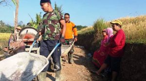 Pakai Kacamata Makin Keren Aja Pak