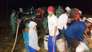 Satgas TMMD Kodim 0714/Salatiga Bersama Warga Desa Bonomerto Kerja Lembur