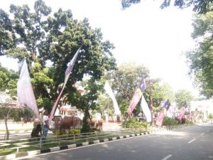 Ratusan Umbul-umbul Terpancang di Komplek Perkantoran Gubernur Jambi, Ini Rupanya