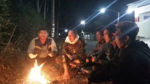 Bara Api Mengusir Dinginnya Malam Dusun Mesu