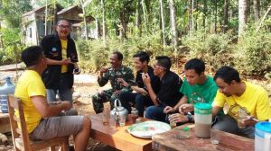 Istirahat Bersama Warga Dan Komunitas TKCI