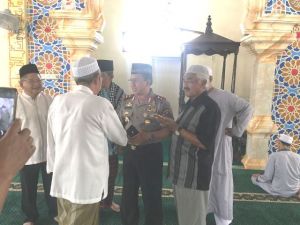 GALERI FOTO: Kapolda Jambi Melaksanakan Shalat Jum'at di Kasang   