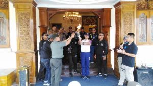 Danrem Hidupkan Api Obor Asian Games Siang Ini Sebelum Diarak Keliling Kota Jambi   
