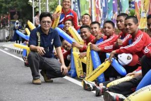 Semangat Calon Paskibraka saat Obor Asian Games Melintas di Komplek Perkantoran Gubernur Jambi