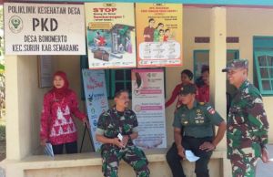 TNI Gelar Pengobatan Massal Di Polindes Bonomerto