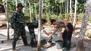 Sinergitas TNI-Polri Dalam Renovasi Rumah Tidak Layak Huni (RTLH)