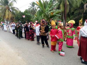 Pawai di Rantau Panjang Gunakan Baju Adat