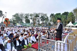 Salat Ied Bersama Warga di Lapangan  Kantor Wali Kota, Fasha Apresiasi ASN Laksanakan Kurban