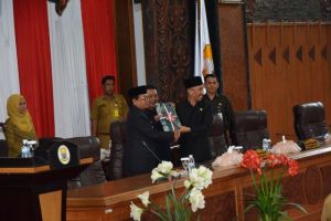 Fachrori Sampaikan APBD Perubahan 2018 ke DPRD, Ini Isinya