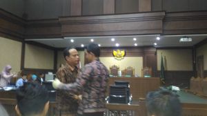 Ini Momen Pertemuan Zola dengan Mantan Kadis PU Dodi Irawan di Ruang Sidang 