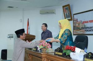 Bupati Batanghari Hadiri Penyampaian Pandangan Umum Fraksi