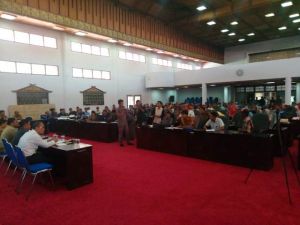 Ratusan Warga Kampung Penual dan Pangean Ujung Tanjung Unjuk Rasa ke DPRD Bungo, Ini Tuntutannya 