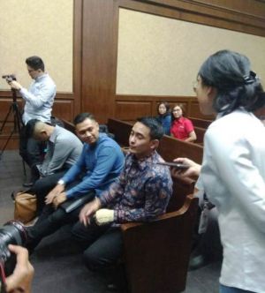 Soal Hadiah Alpahrd,  Asrul Sebut Asiang Kasihan Lihat Zola Sering Minjam Mobil