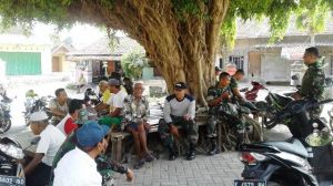 Berbagi  Kisah Bersama Warga Diwaktu Istirahat