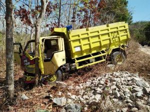 Truck Naas Saat Droping Material TMMD