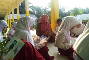 Warga Benanak Bantu Program Budaya Baca di Sekolah
