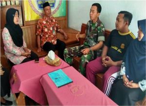 Komsos Satgas TMMD dengan Perangkat Desa