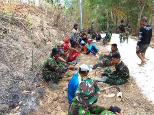 Kemanunggalan Rasa dan Raga TNI Bersama Warga