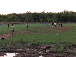 Laga Persahabatan, Satgas TMMD ke-103 Bermain Sepak Bola Bersama Warga