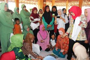 Batik Hiasi Balai Desa Pasedan