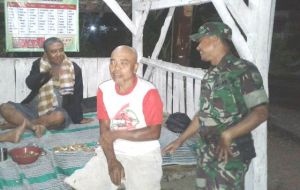 Bantu Pengamanan Satgas TMMD Ikut Ronda Malam